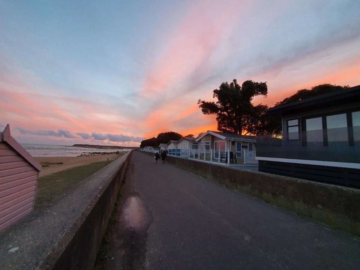 Mudeford Beach Lodge Exterior foto